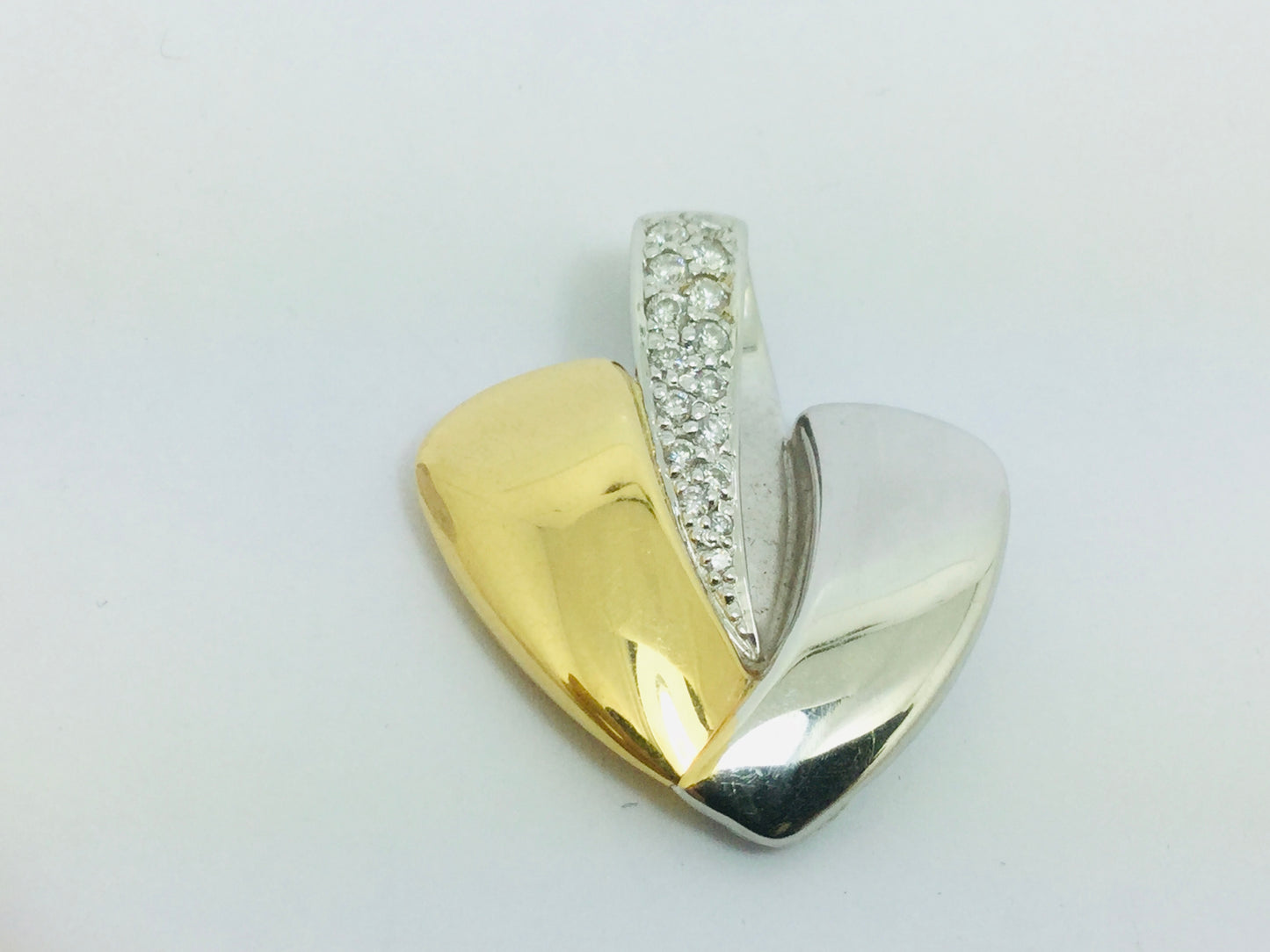 18k White and Yellow Gold Round Cut 20pt Diamond Heart Pendent