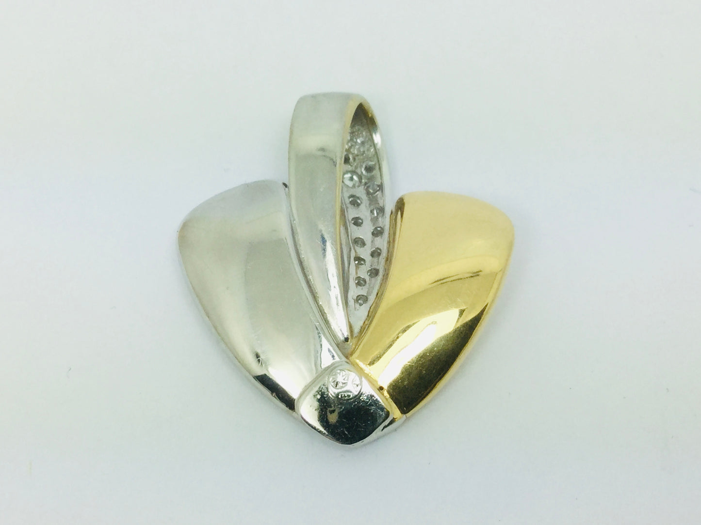 18k White and Yellow Gold Round Cut 20pt Diamond Heart Pendent