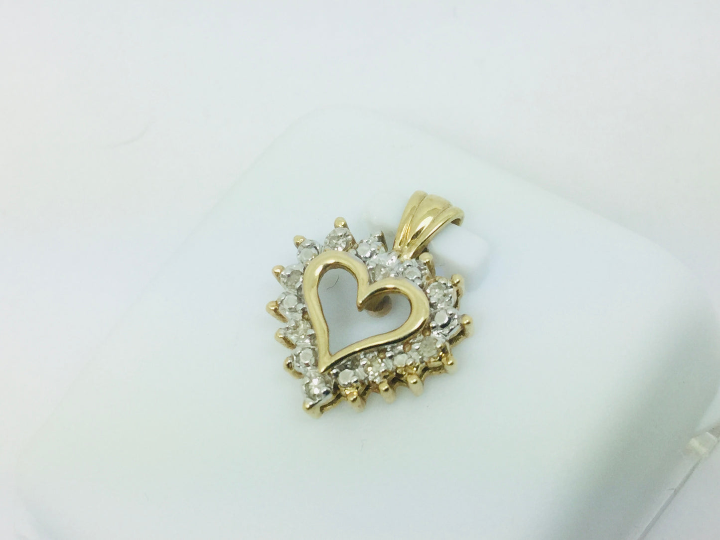 10k Yellow Gold Round Cut 8pt Diamond Heart Pendent
