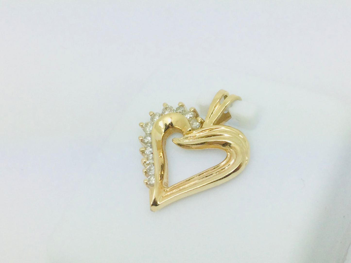 14k Yellow Gold Round Cut 17pt Diamond Heart Pendent