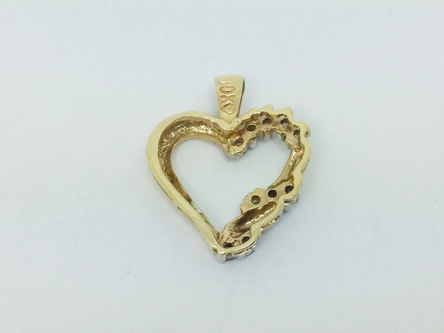 10k Yellow Gold Round Cut 10pt Diamond Heart Pendent