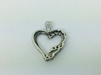 10k White Gold Round Cut 10pt Diamond Heart Pendent