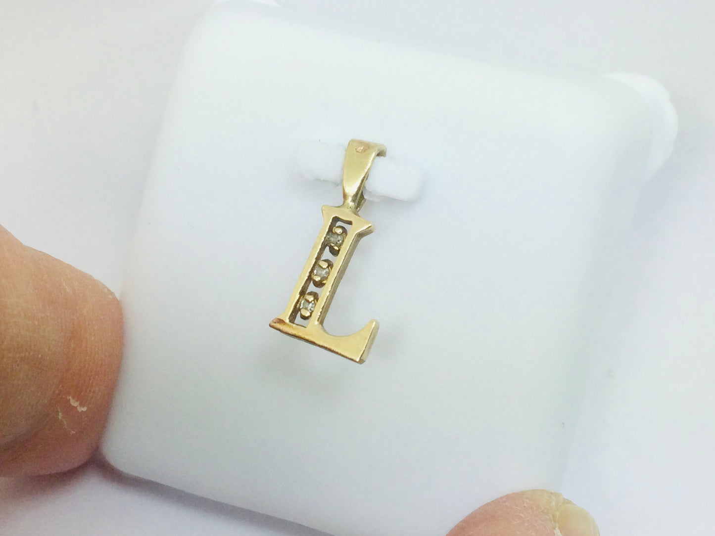 10k Yellow Gold Round Cut 3pt Diamond Initial 'L' Pendent