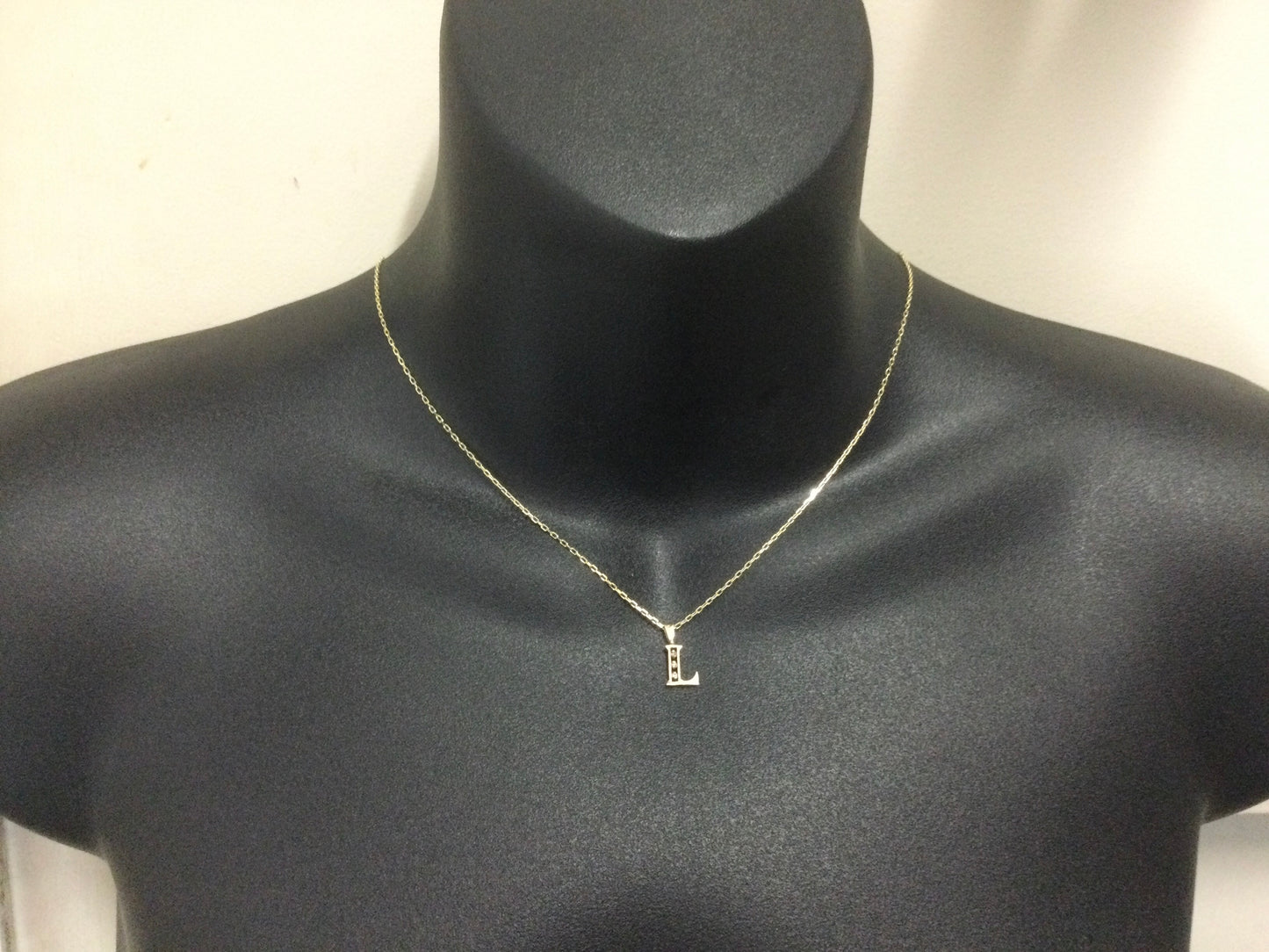 10k Yellow Gold Round Cut 3pt Diamond Initial 'L' Pendent