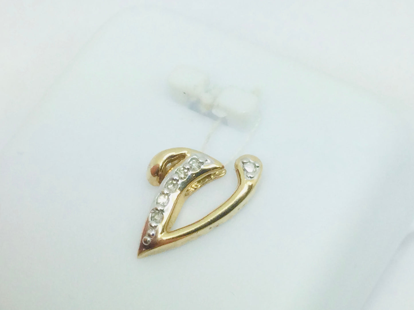 10k Yellow Gold Round Cut 6pt Diamond Initial 'V' Pendent