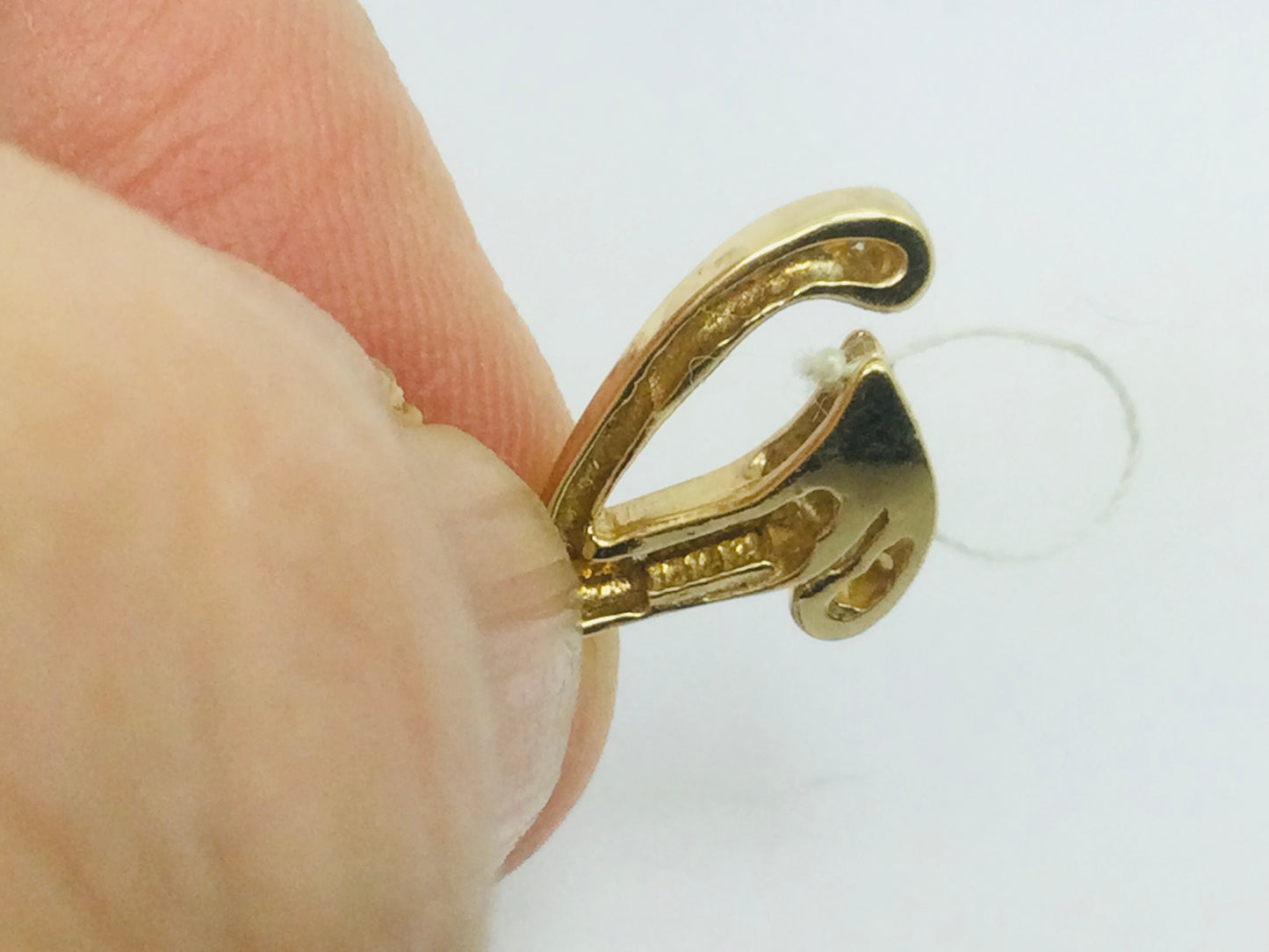 10k Yellow Gold Round Cut 6pt Diamond Initial 'V' Pendent