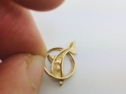 10k Yellow Gold Round Cut 2pt Diamond Dolphin Pendent