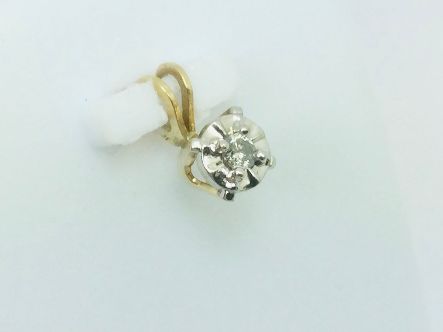 10k Yellow Gold Round Cut 3pt Diamond Illusion Set Pendent