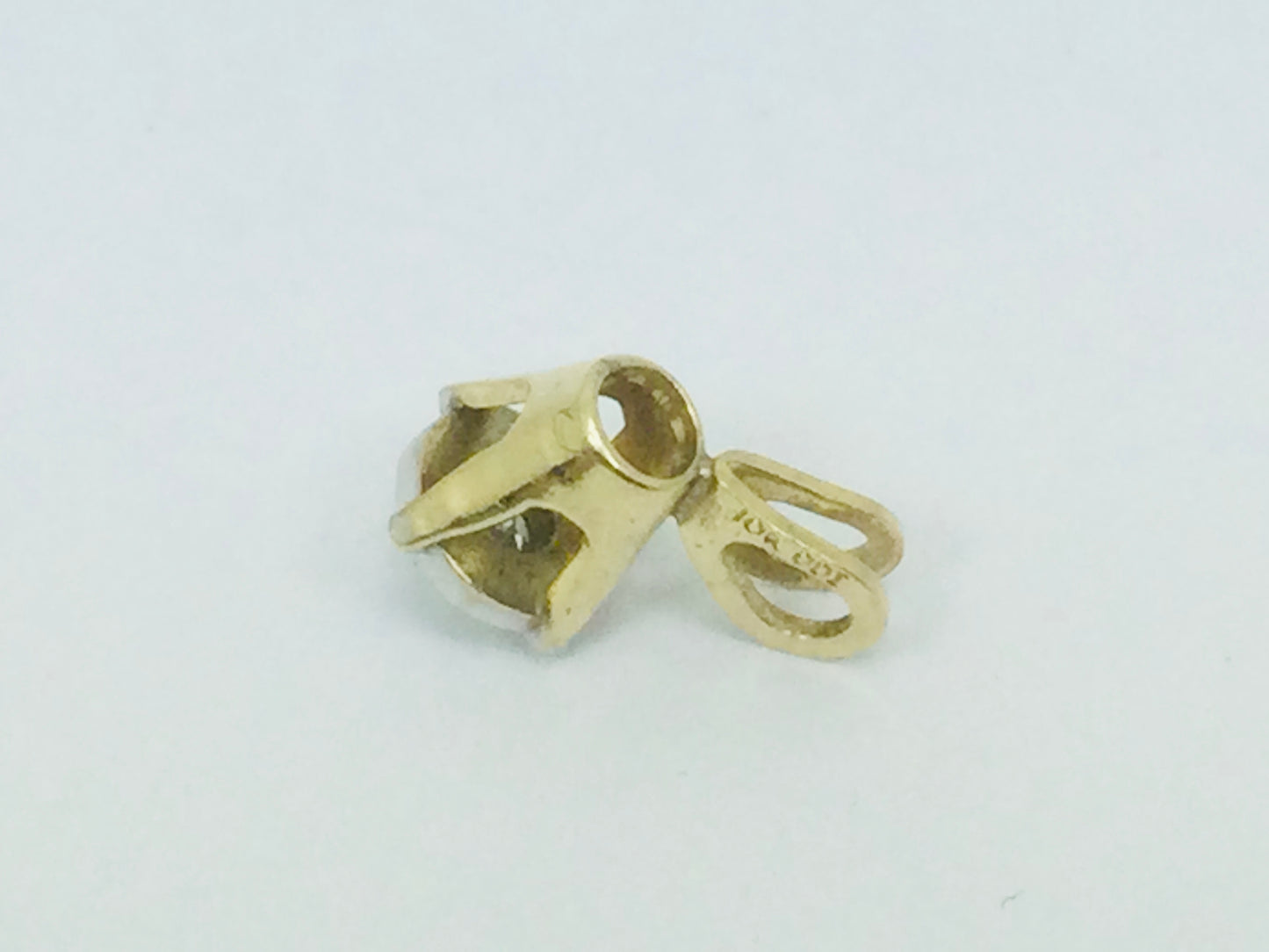 10k Yellow Gold Round Cut 3pt Diamond Illusion Set Pendent