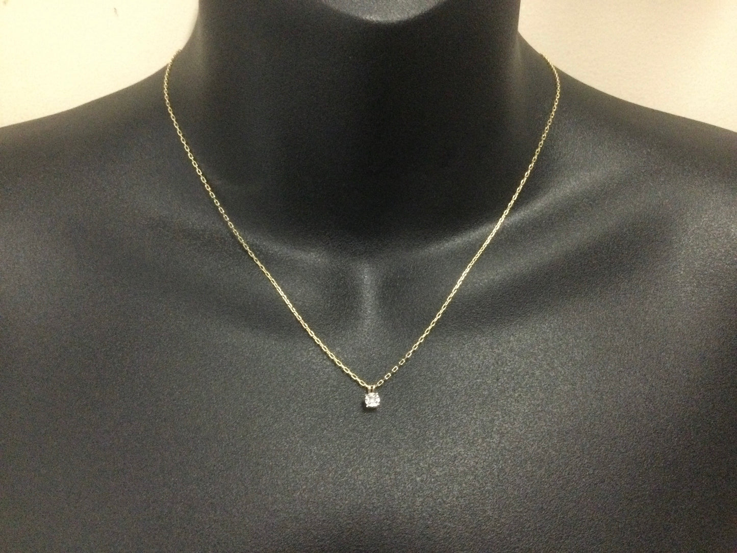 10k Yellow Gold Round Cut 3pt Diamond Illusion Set Pendent