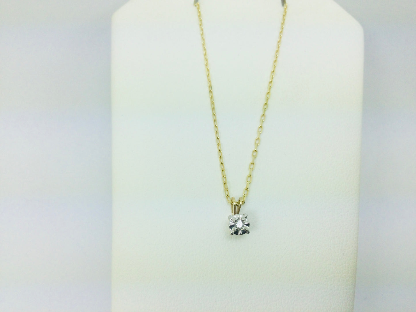 10k Yellow Gold Round Cut 3pt Diamond Illusion Set Pendent