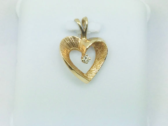 10k Yellow Gold Round Cut 2pt Diamond Heart Pendent