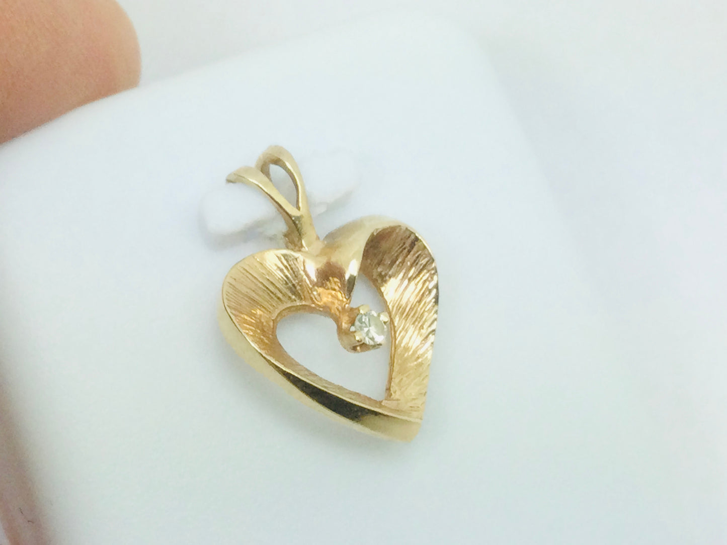 10k Yellow Gold Round Cut 2pt Diamond Heart Pendent