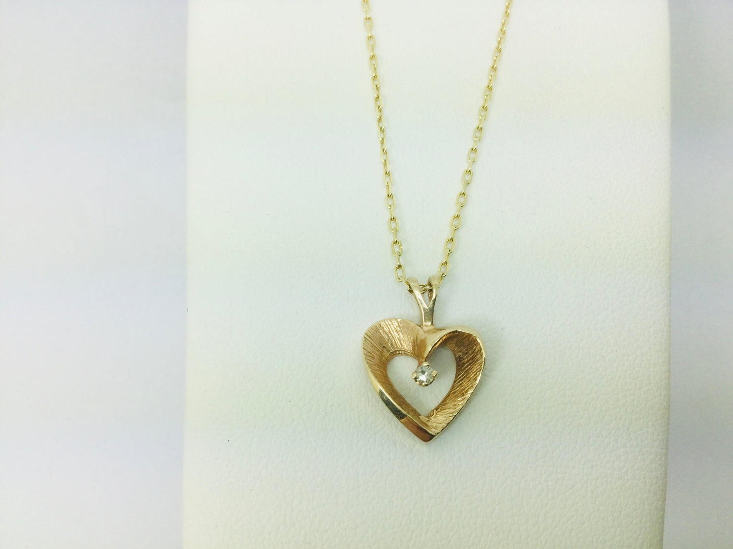 10k Yellow Gold Round Cut 2pt Diamond Heart Pendent