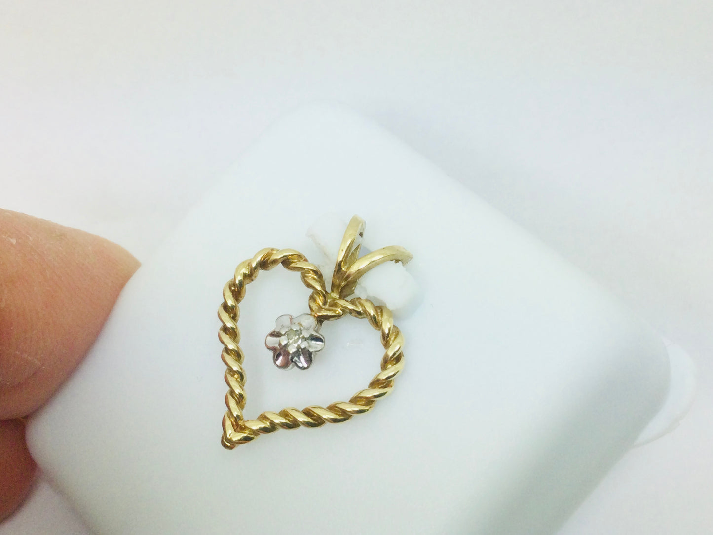 10k Yellow Gold Round Cut 1pt Diamond Heart Pendent