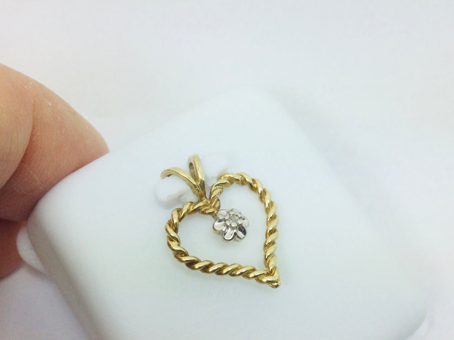 10k Yellow Gold Round Cut 1pt Diamond Heart Pendent