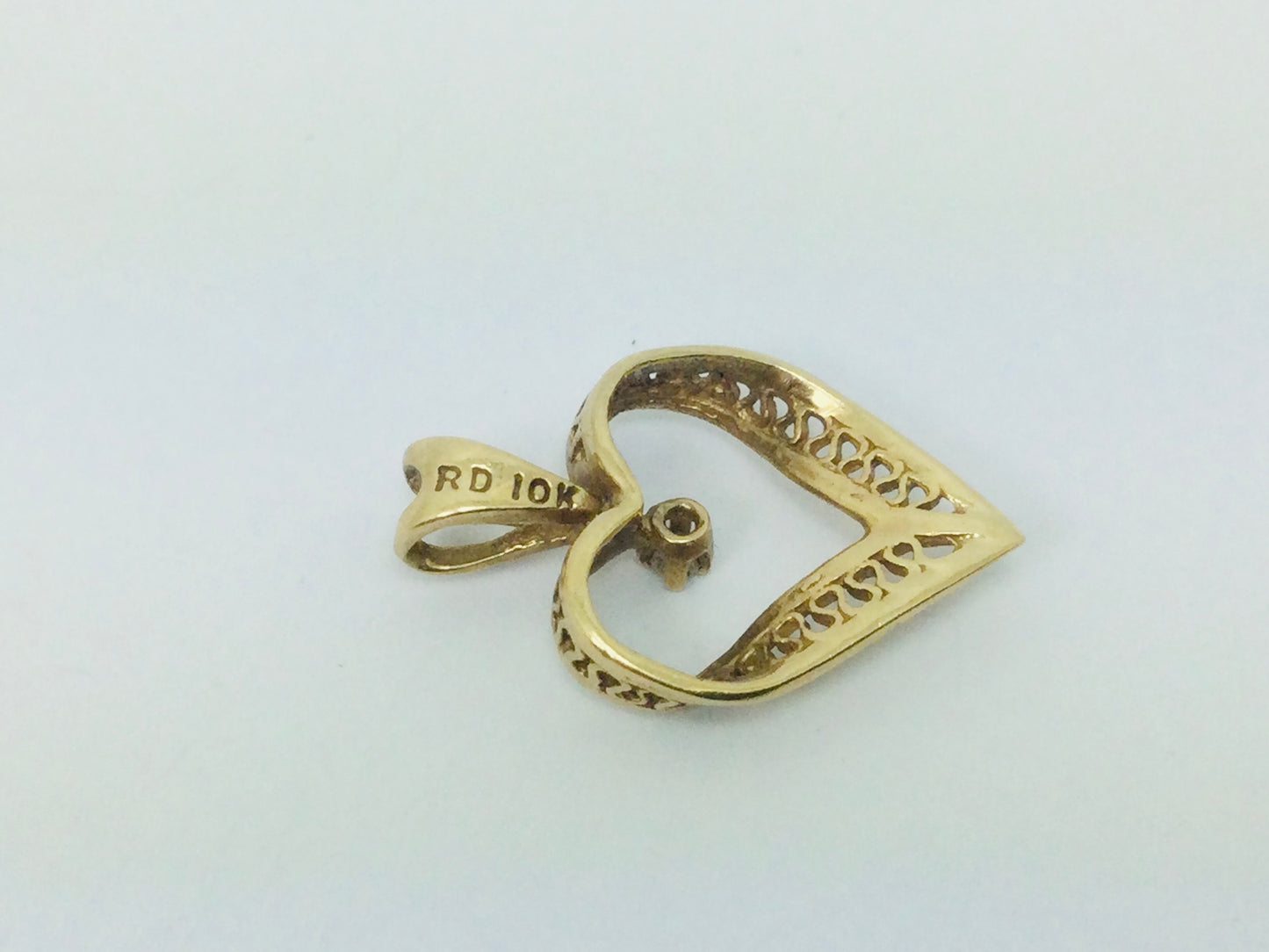 10k Yellow Gold Round Cut 1.5pt Diamond Heart Pendent