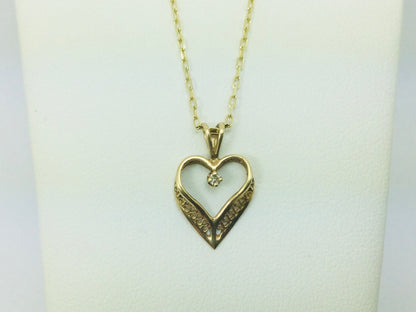 10k Yellow Gold Round Cut 1.5pt Diamond Heart Pendent