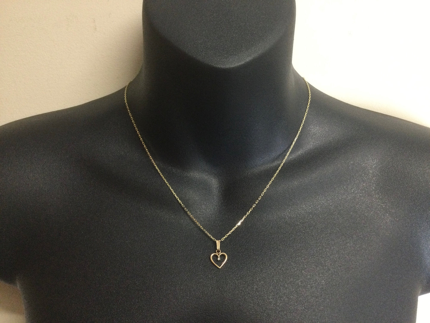 10k Yellow Gold Round Cut 1pt Diamond Heart Pendent