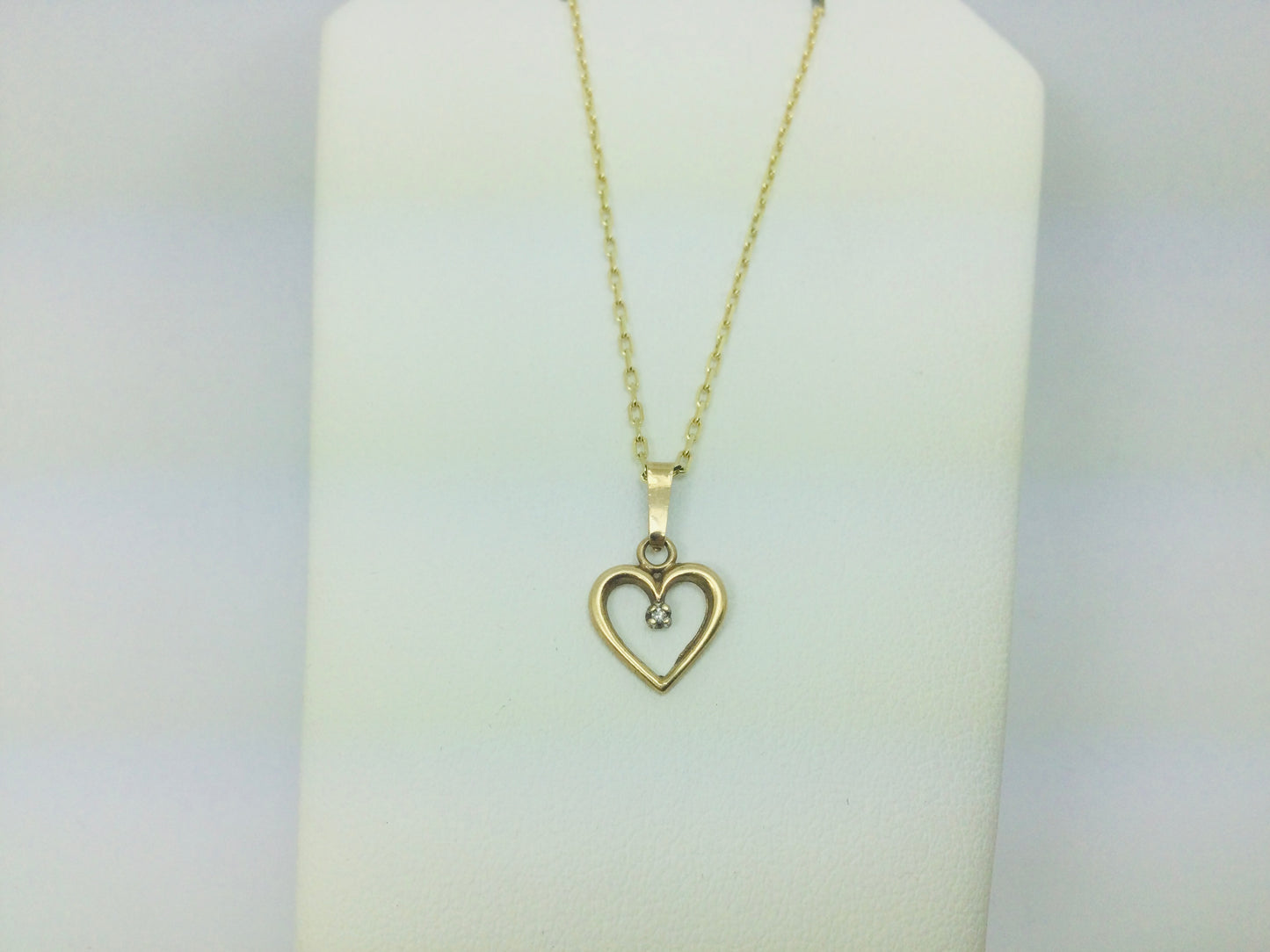 10k Yellow Gold Round Cut 1pt Diamond Heart Pendent