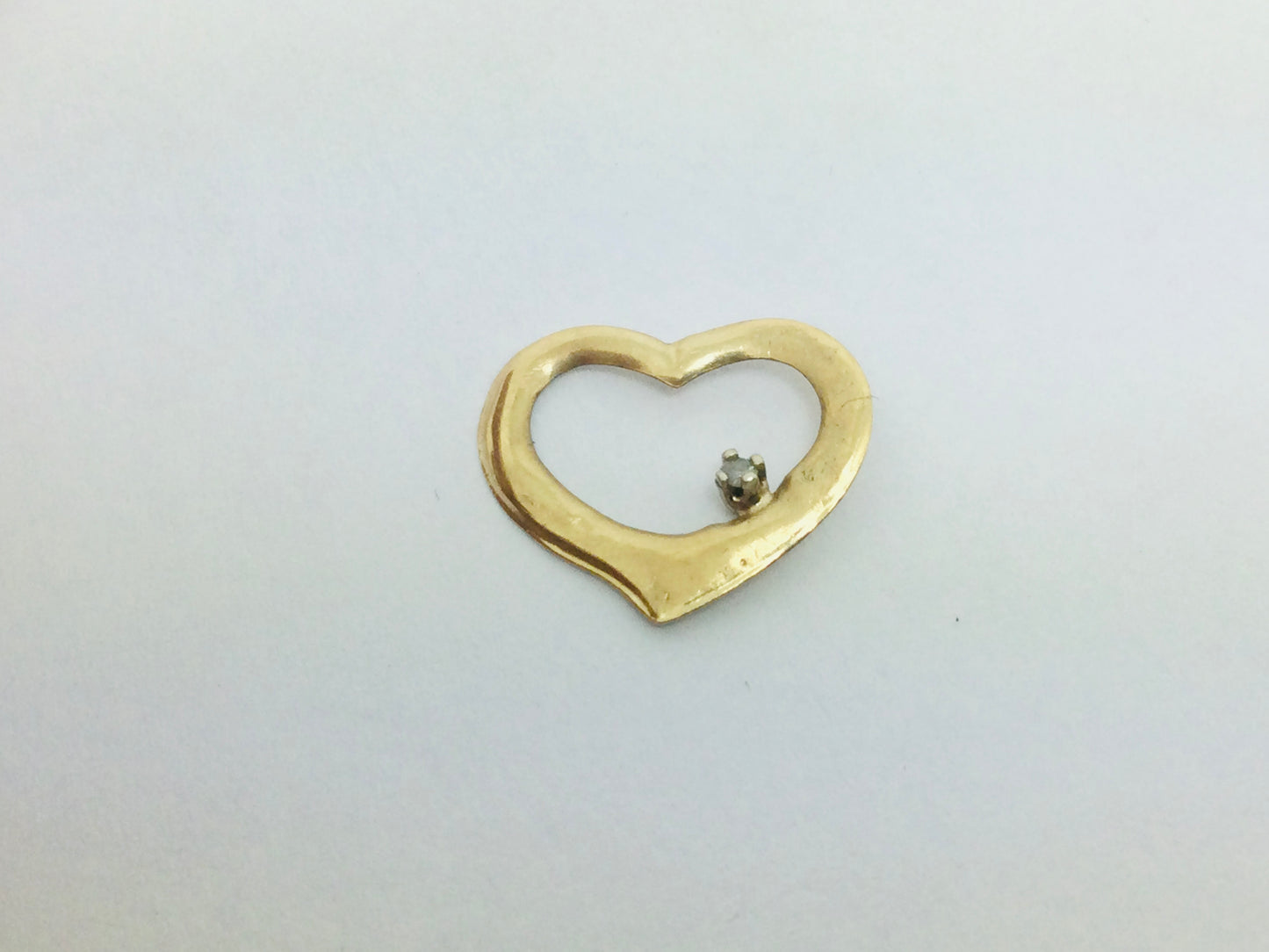 10k Yellow Gold Round Cut 1pt Diamond Heart Pendent