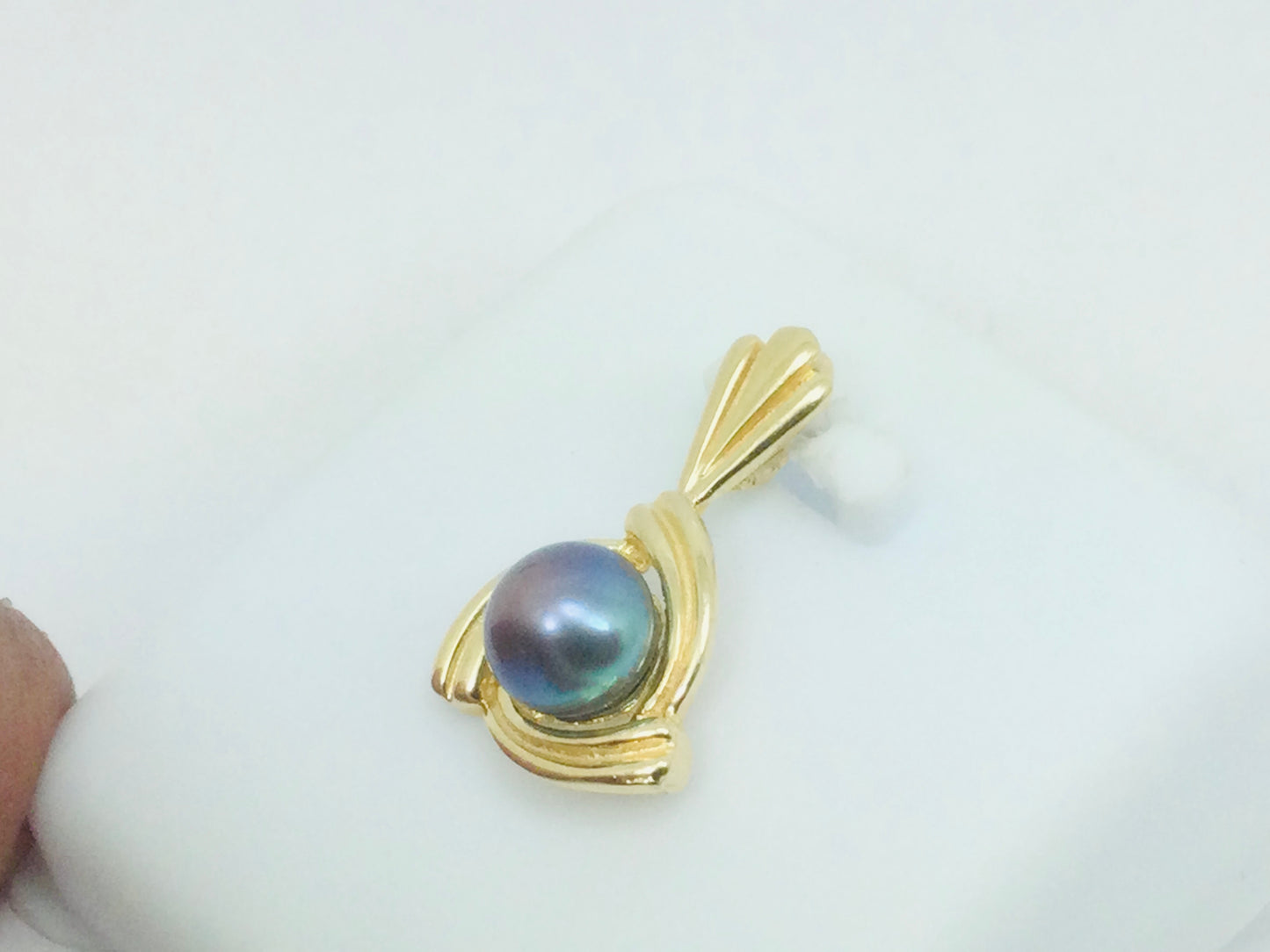 10k Yellow Gold Tahitian Pearl Pendent