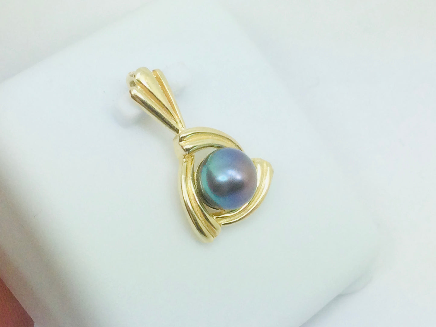 10k Yellow Gold Tahitian Pearl Pendent