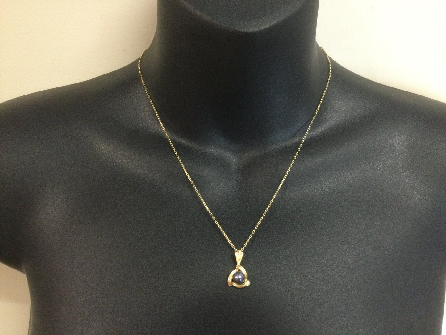 10k Yellow Gold Tahitian Pearl Pendent