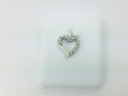 10k White Gold Round Cut 15pt Diamond Heart Pendent