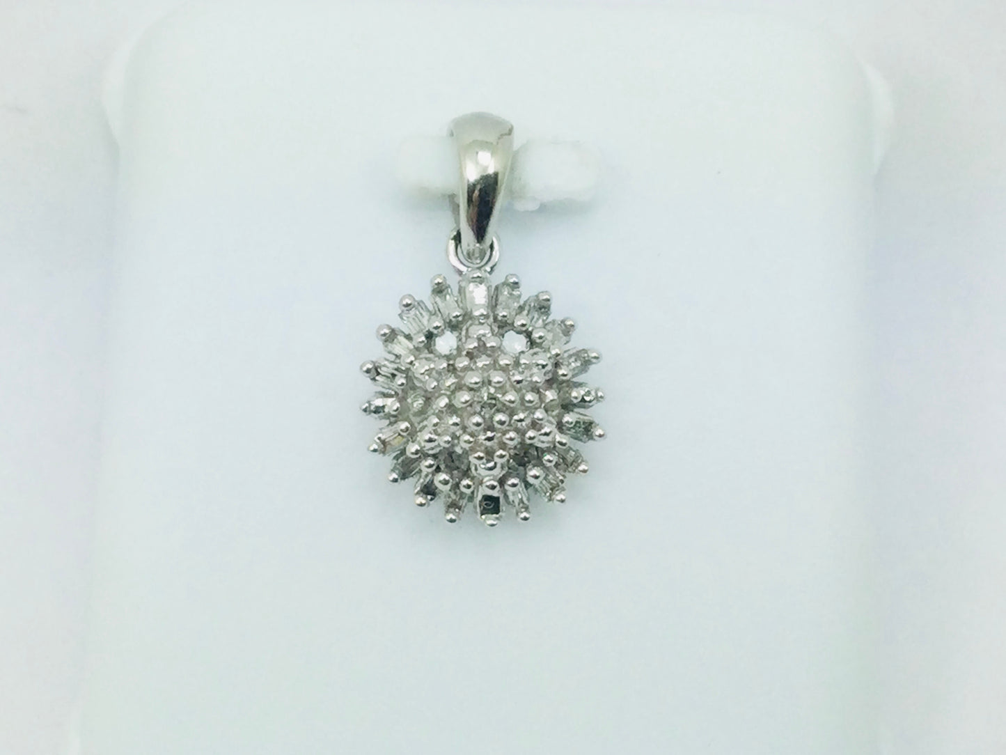 10k White Gold Round Cut 24pt Diamond Cluster Pendent