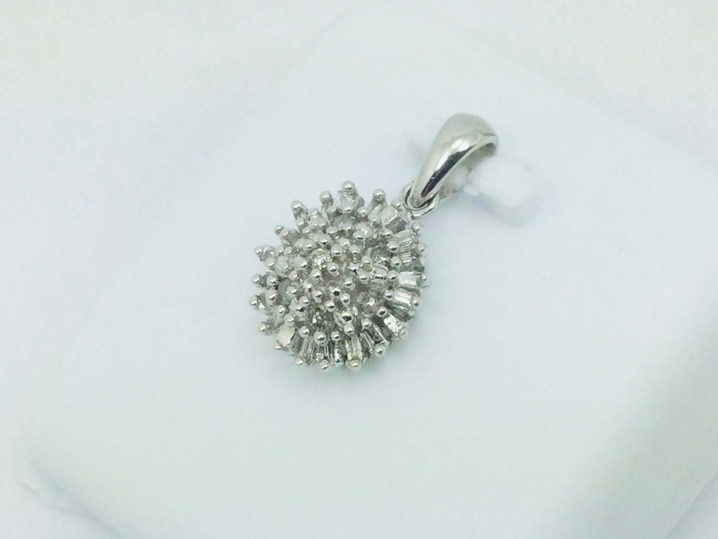 10k White Gold Round Cut 24pt Diamond Cluster Pendent