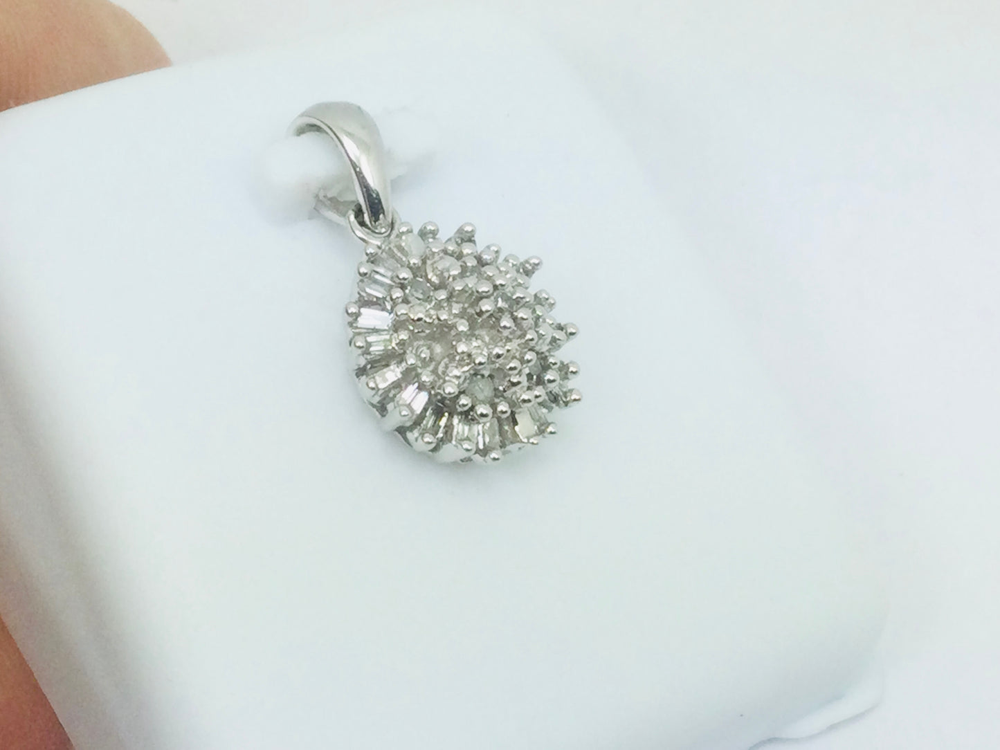 10k White Gold Round Cut 24pt Diamond Cluster Pendent