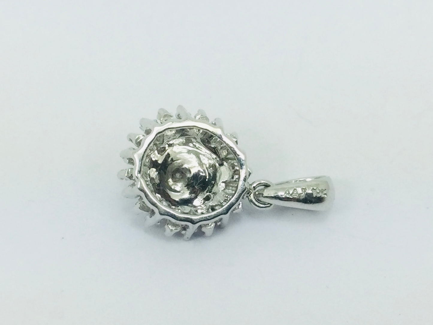 10k White Gold Round Cut 24pt Diamond Cluster Pendent