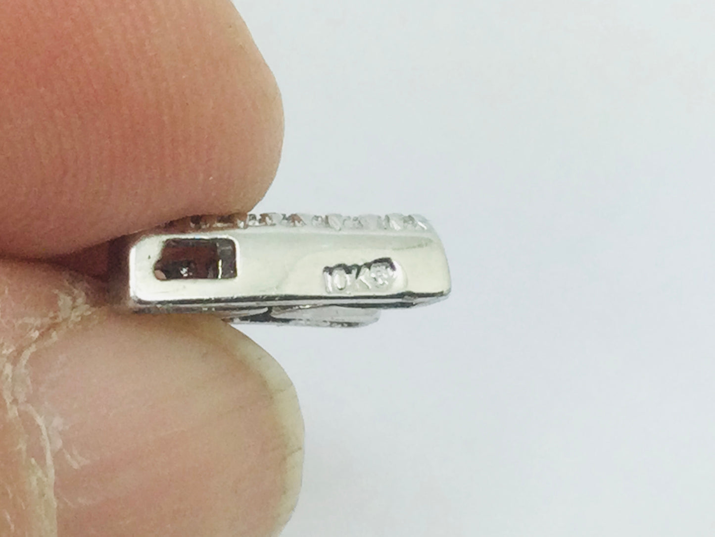 10k White Gold Round Cut 10pt Diamond Initial 'K' Pendent