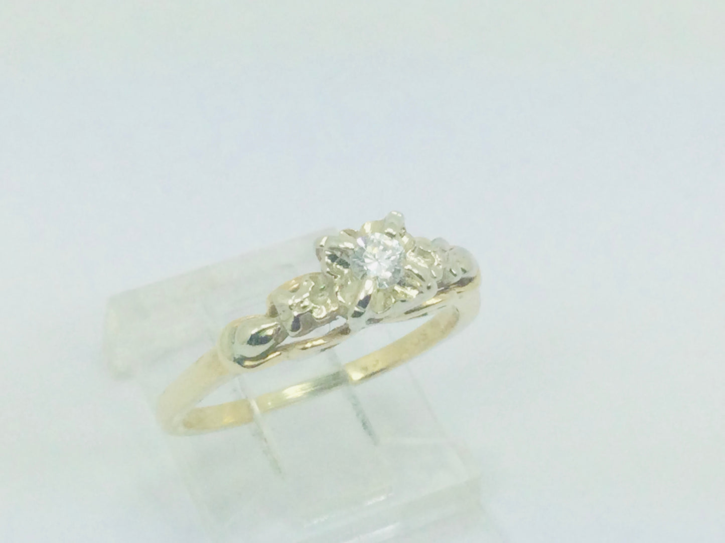 14k Yellow and White Gold Round Cut 10pt Diamond Vintage Solitaire Ring