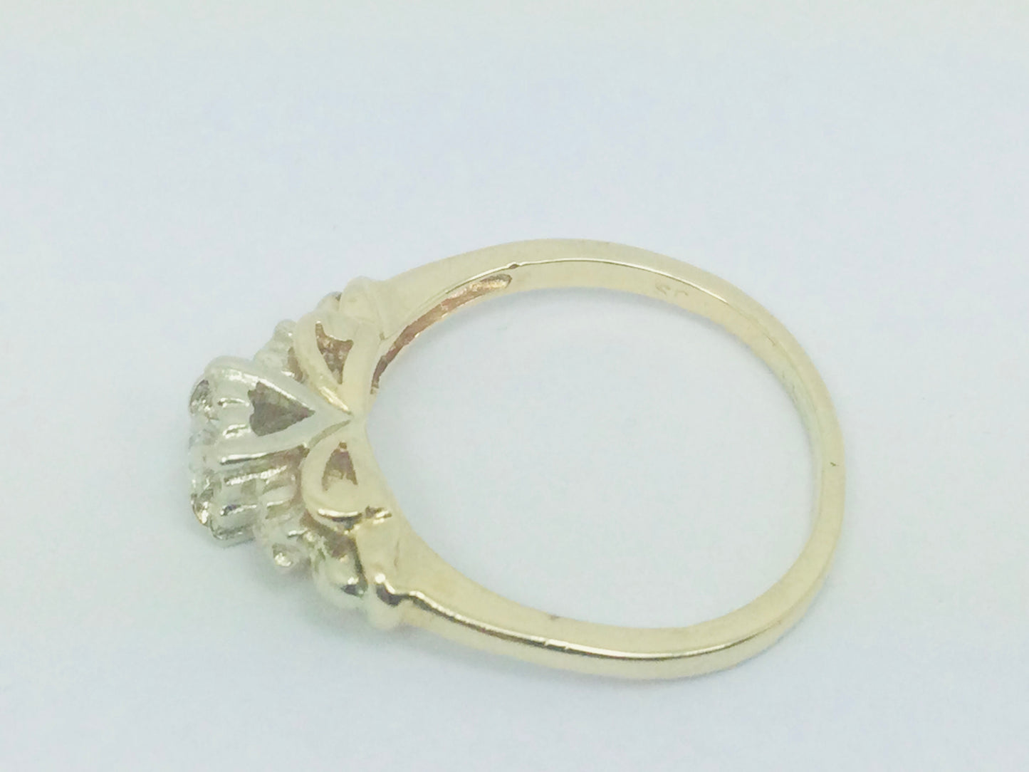 14k Yellow and White Gold Round Cut 10pt Diamond Vintage Solitaire Ring