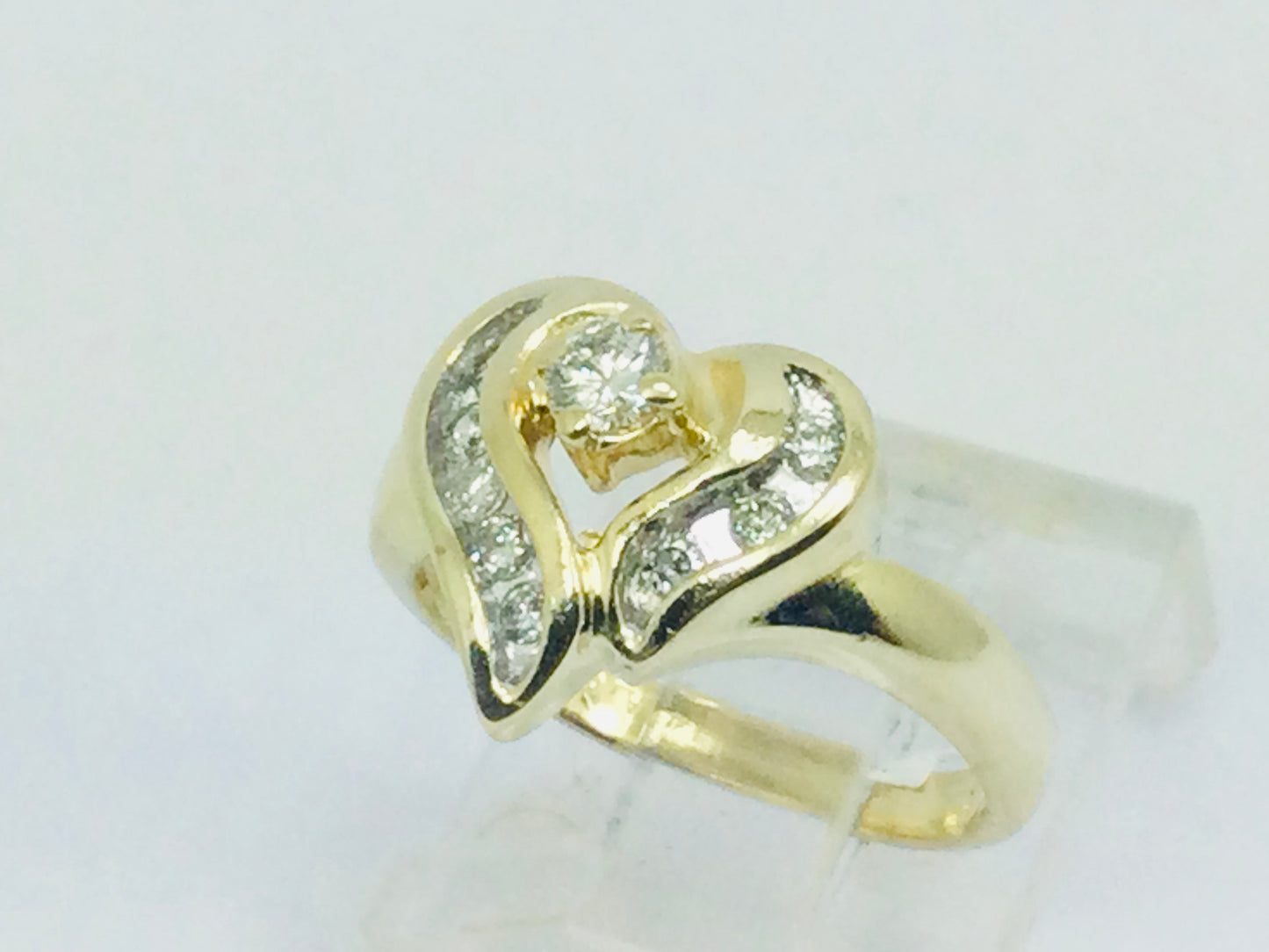 14k Yellow Gold 27pt Round Cut Diamond Heart Ring
