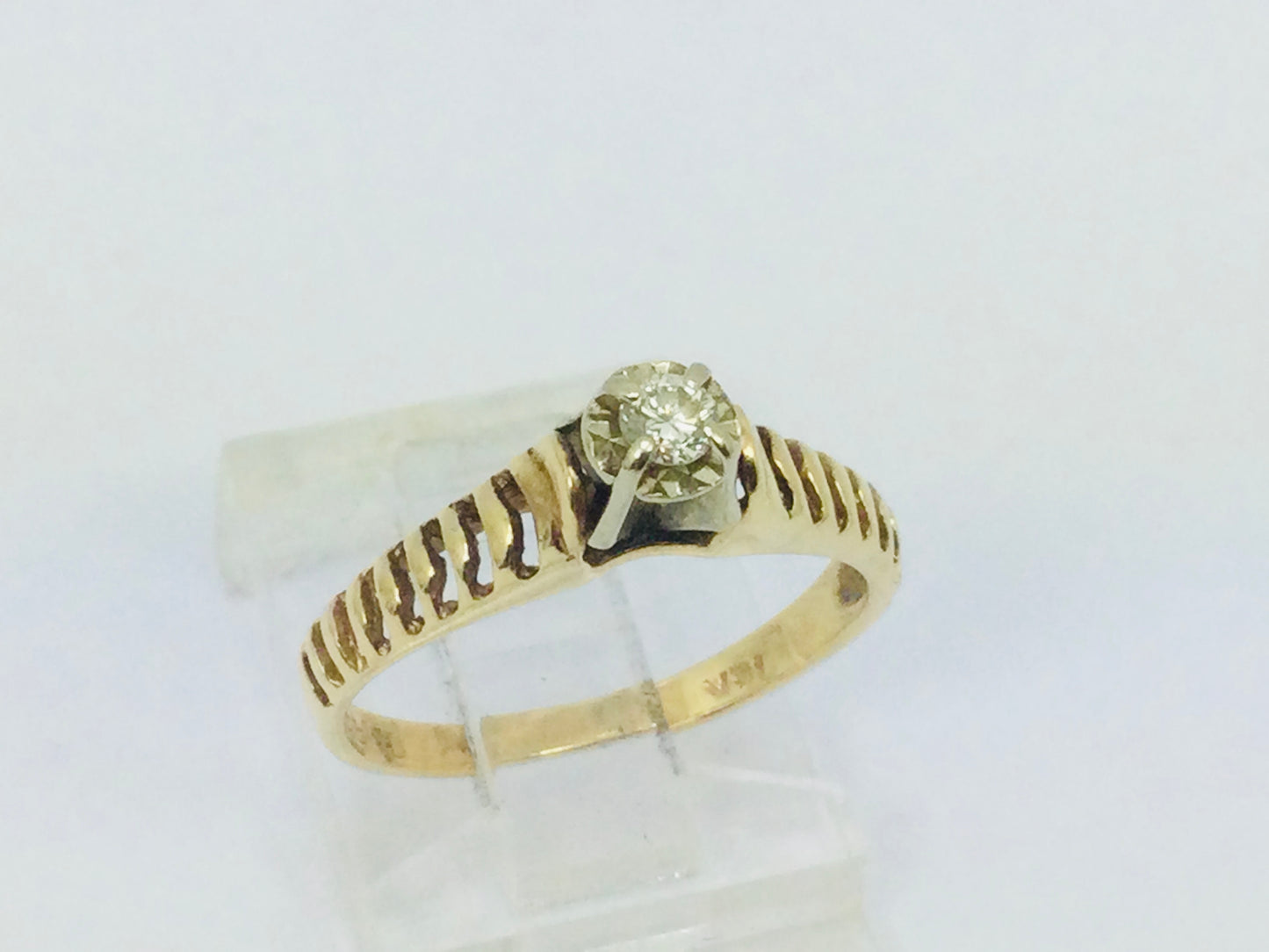 14k Yellow Gold Round Cut 7pt Diamond Illusion Set Ring