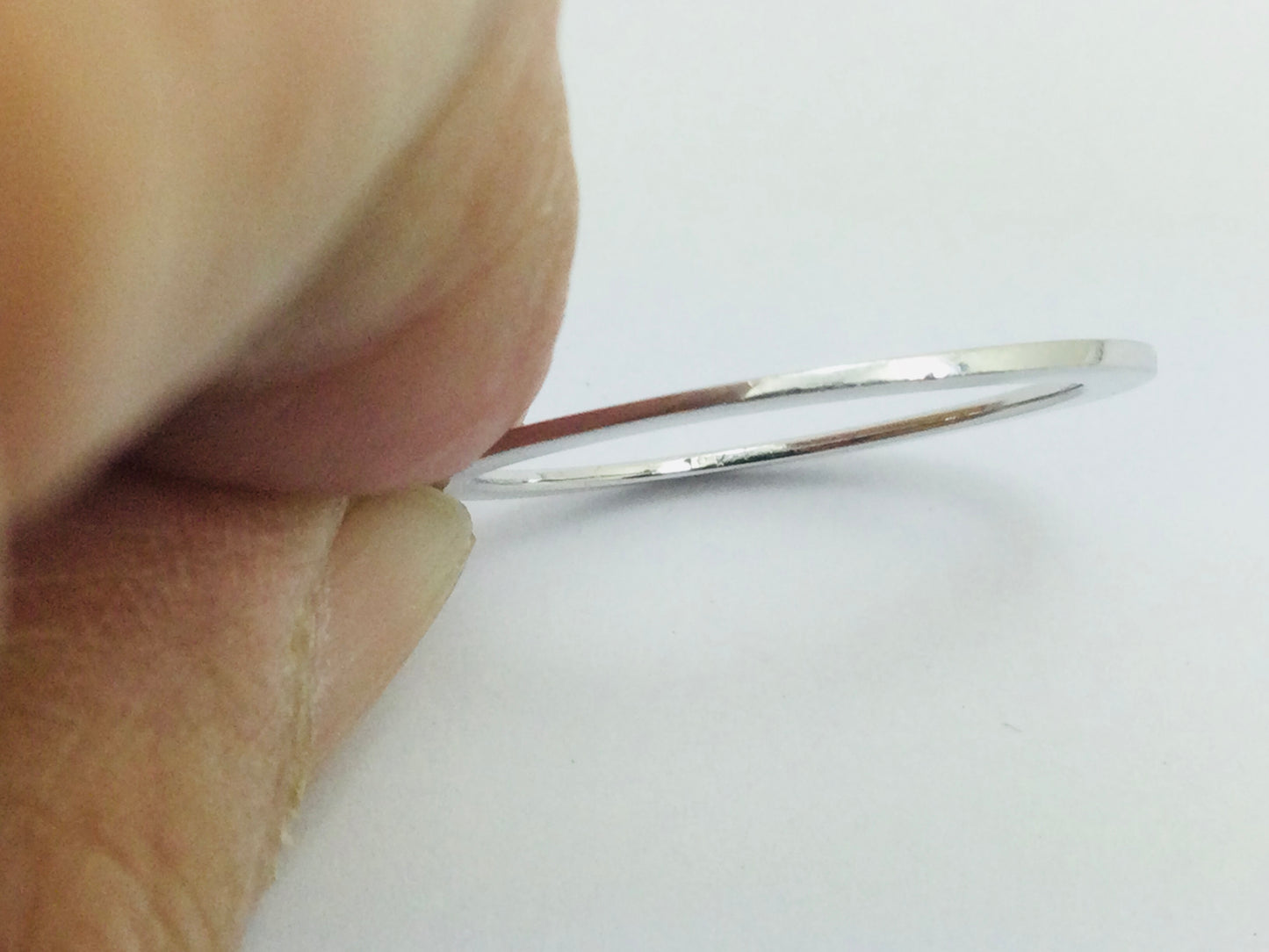 18k White Gold Thin Band Ring