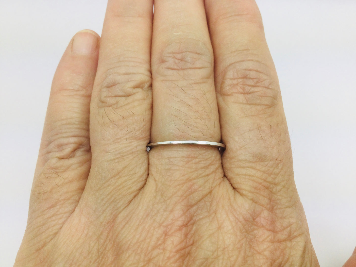 18k White Gold Thin Band Ring