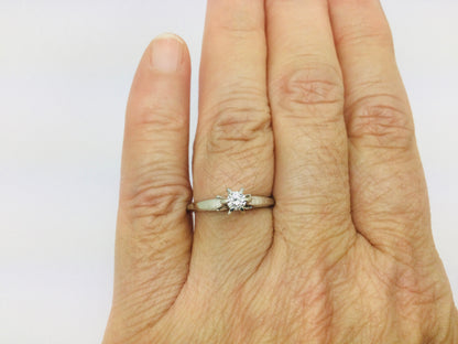 18k White Gold Round Cut 15pt Diamond Solitaire Ring