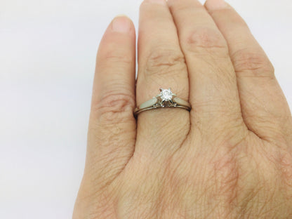18k White Gold Round Cut 15pt Diamond Solitaire Ring