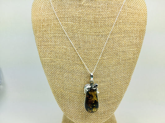 Sterling Silver Green Amber Pendent and Chain Necklace