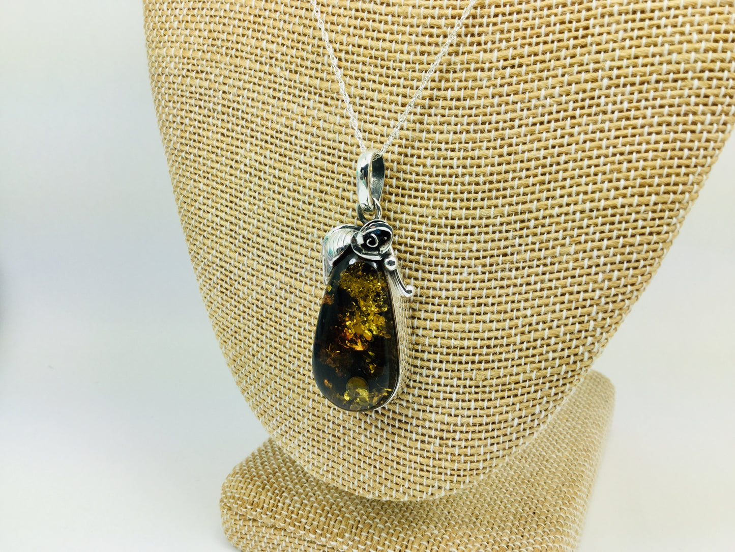 Sterling Silver Green Amber Pendent and Chain Necklace