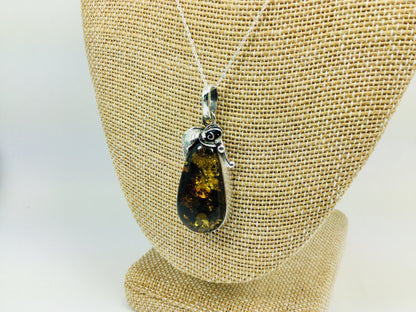 Sterling Silver Green Amber Pendent and Chain Necklace