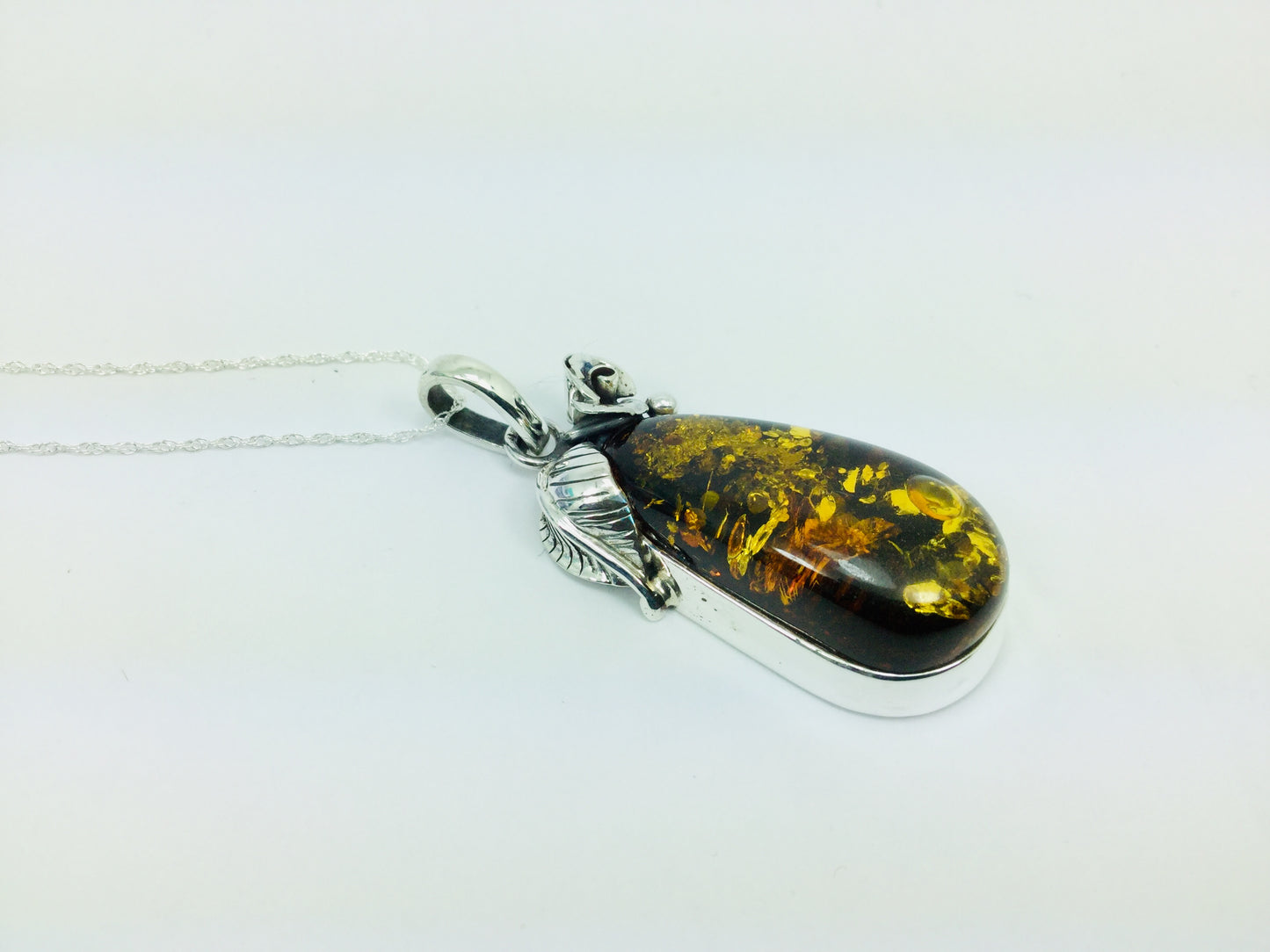 Sterling Silver Green Amber Pendent and Chain Necklace