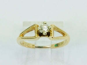 14k Yellow Gold Round Cut 14pt Diamond Ring