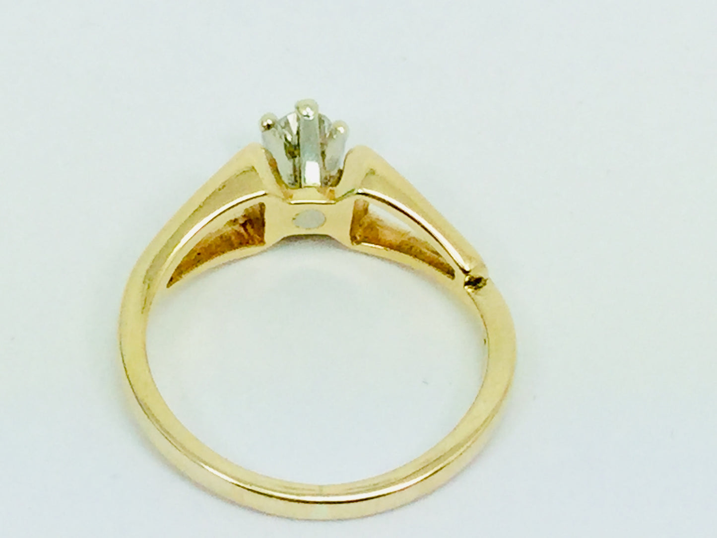 14k Yellow Gold Round Cut 14pt Diamond Ring