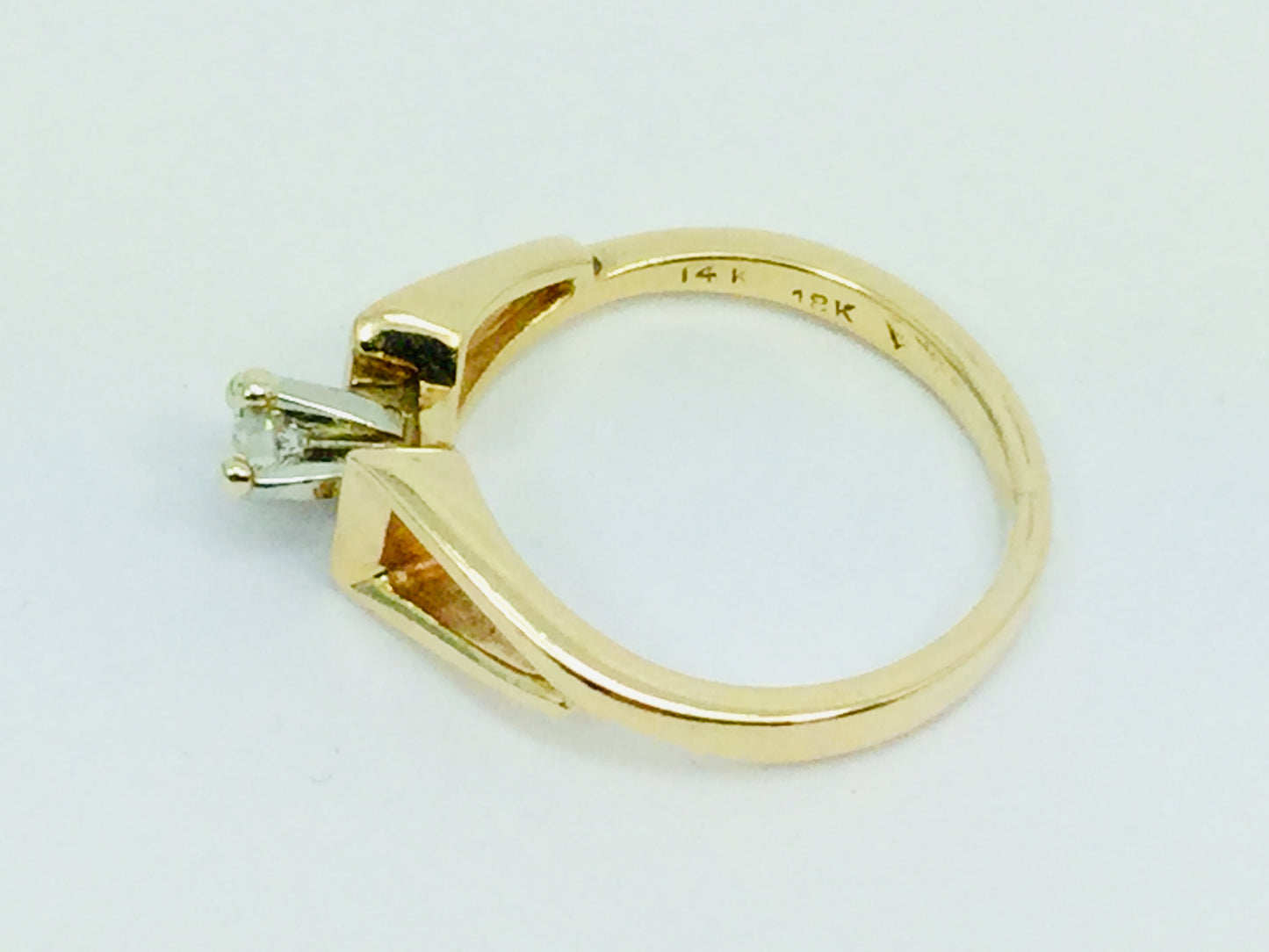 14k Yellow Gold Round Cut 14pt Diamond Ring