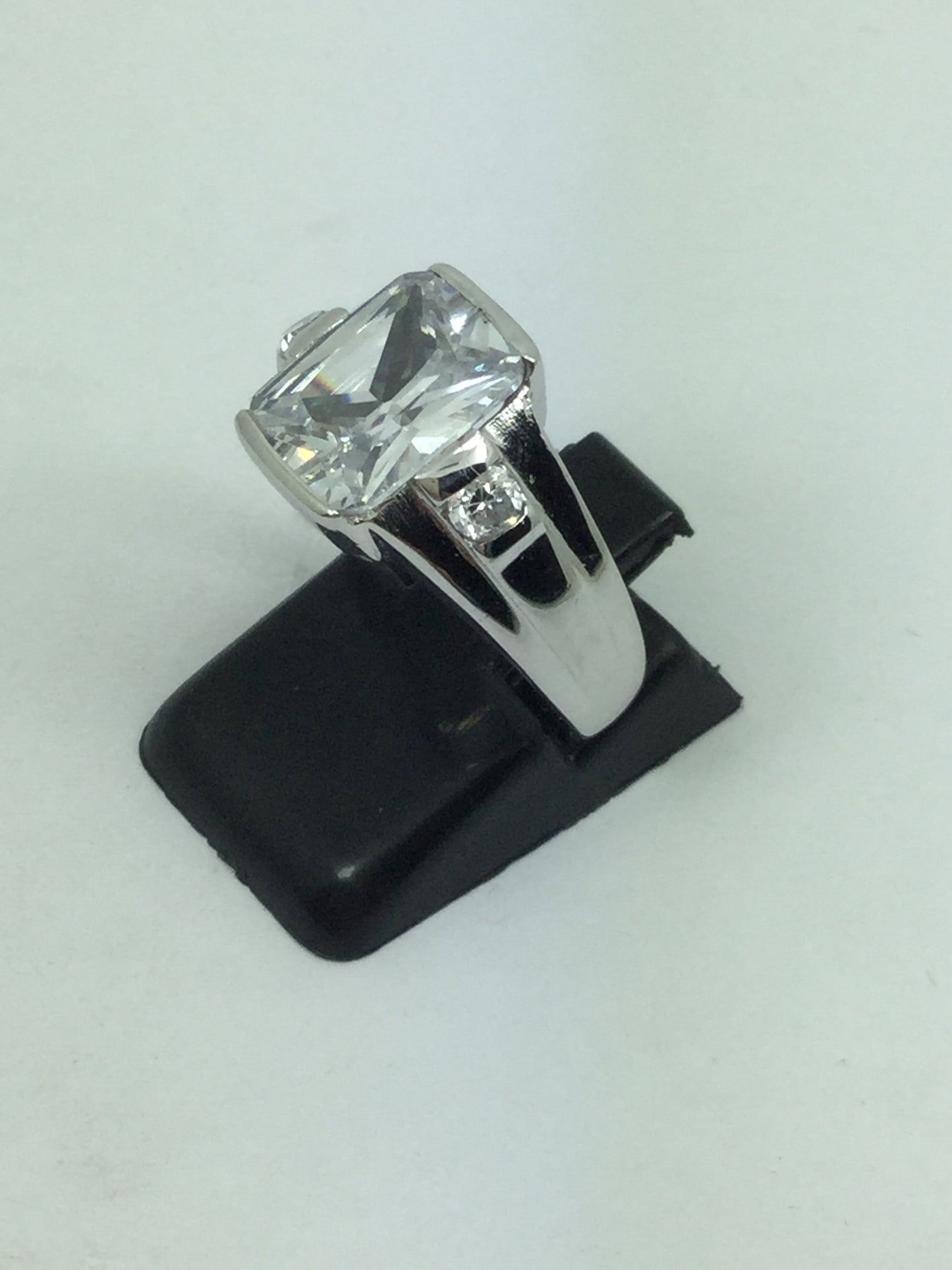 Pretty Silver & Cubic Zirconia Ring
